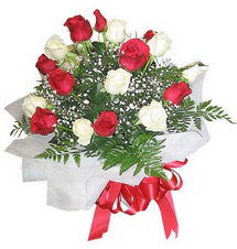 12 adet kaliteli g�rsel k�rm�z� g�l 6 s� k�rm�z� 6 s� beyaz